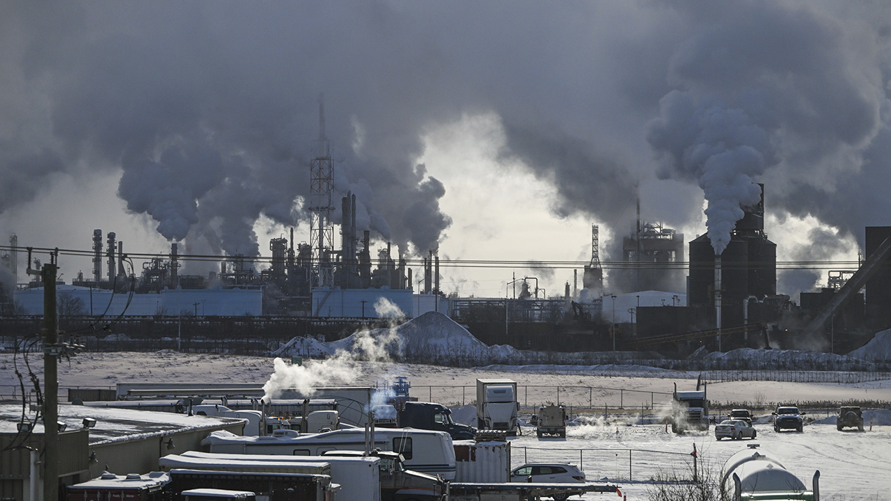 Stuck in the Middle: Why Canadians Feel Trapped Between Climate Action and Oil Expansion